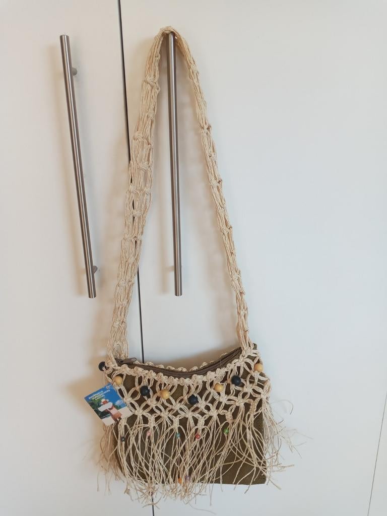 28x26cm. Hippe schoudertas groen naturel vlechtwerk + kralen, Ophalen of Verzenden, Nieuw, Groen