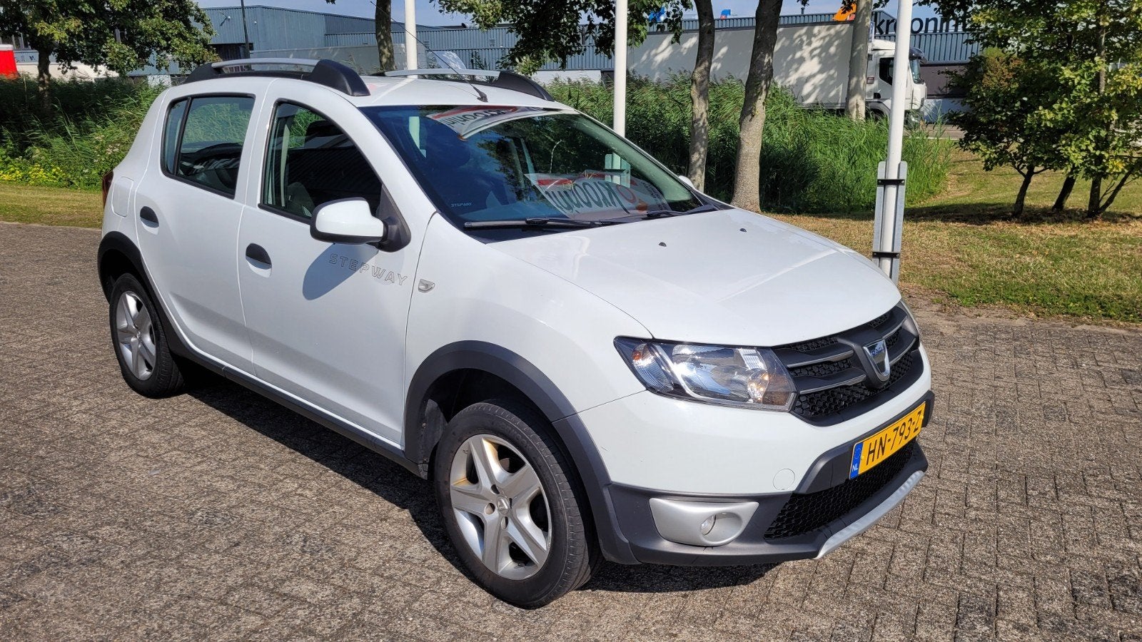 Dacia Sandero 0.9 TCE 66KW Stepway 2015 Wit 1ste eigenaar!, Voorwielaandrijving, 898 cc, Stof, 40 €/maand