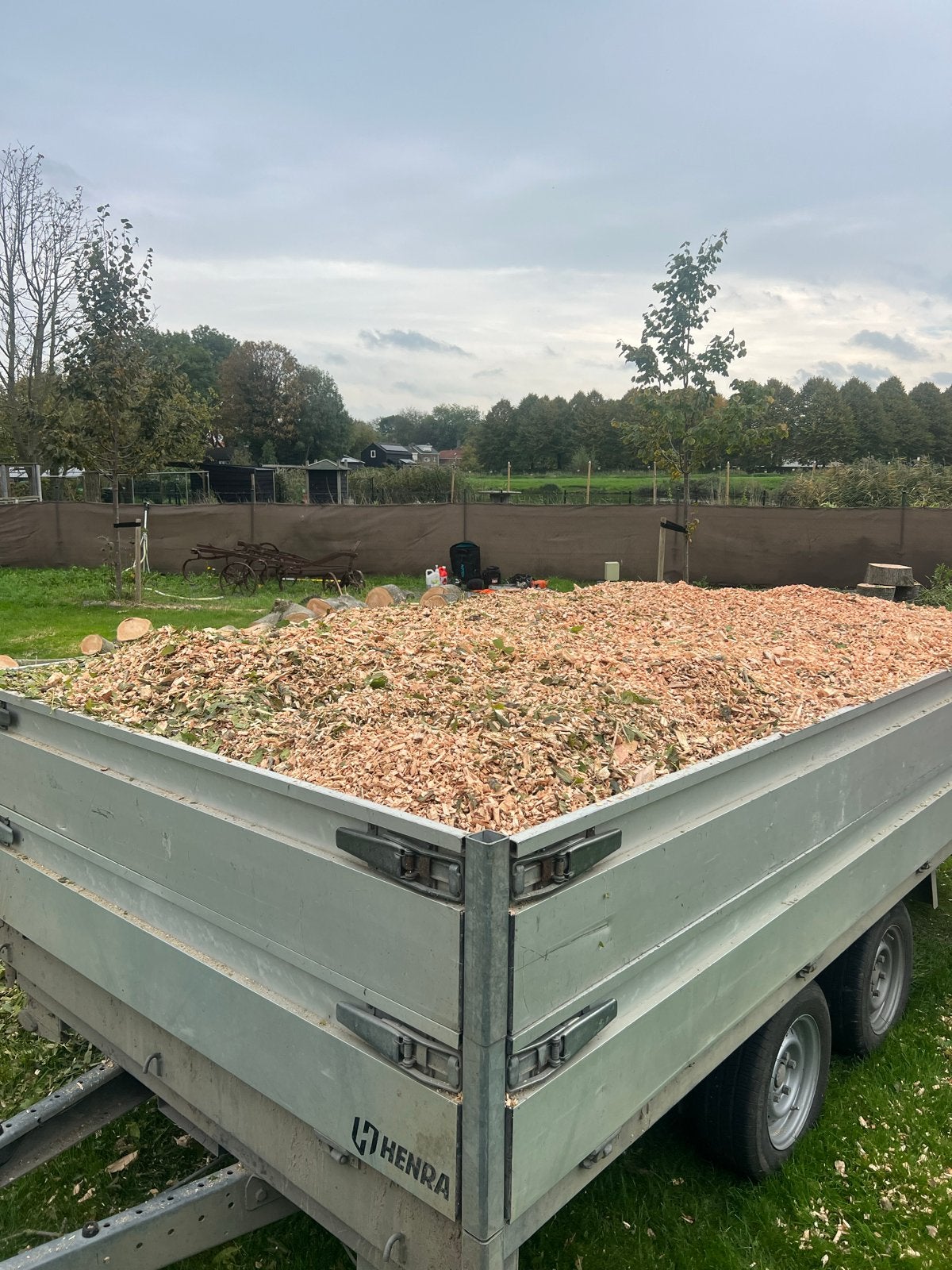 Verse houtsnippers - Ideaal voor tuin en paden, 3 tot 6 m³, Ophalen of Verzenden, Overige houtsoorten, Takken