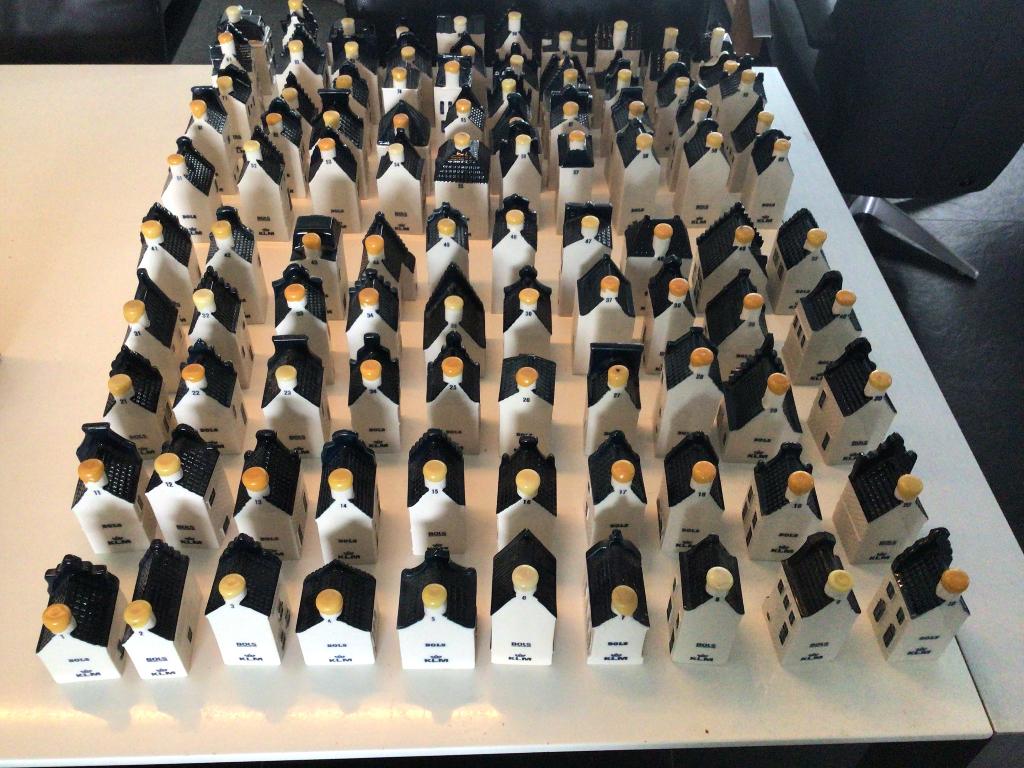KLM Bols huisjes complete serie 1 tot en met 100, Verzamelen, KLM Huisjes, Ophalen, Zo goed als nieuw, Gevuld