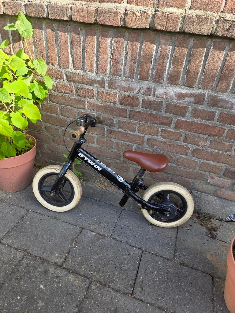 B'Twin loopfiets zwart met bruin zadel, Ophalen, Gebruikt, Minder dan 16 inch