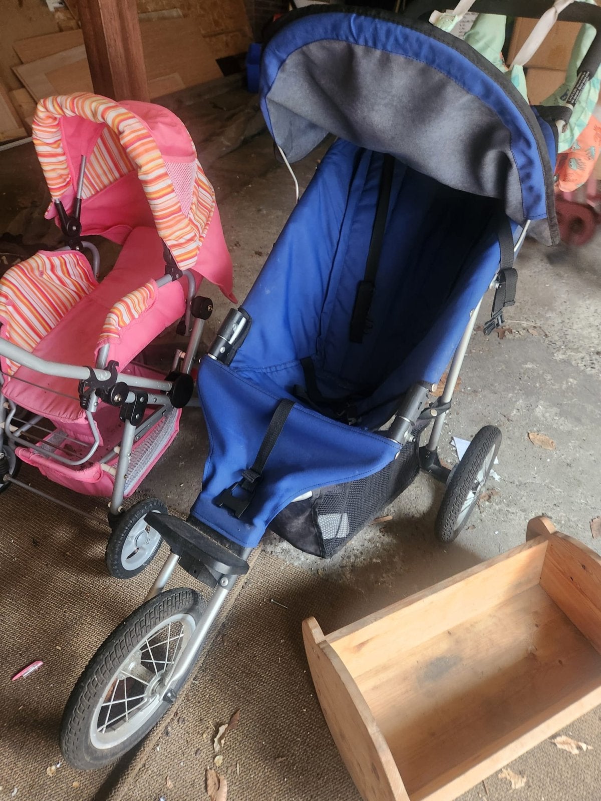 Grote blauwe buggy met zonnekap, Kinderen en Baby's, Ophalen of Verzenden, Gebruikt, Overige merken, Verstelbare rugleuning