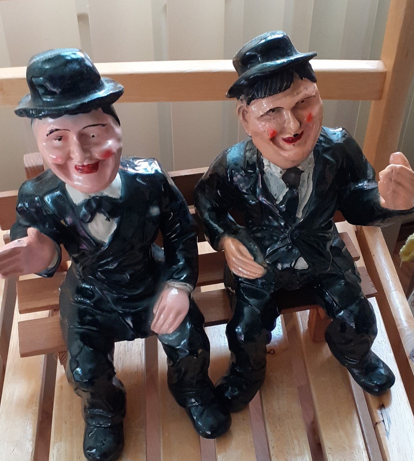 Laurel en hardy borstbeeld en zittend zonder bankje, Verzamelen, Beelden en Beeldjes, Ophalen of Verzenden, Gebruikt, Fantasy