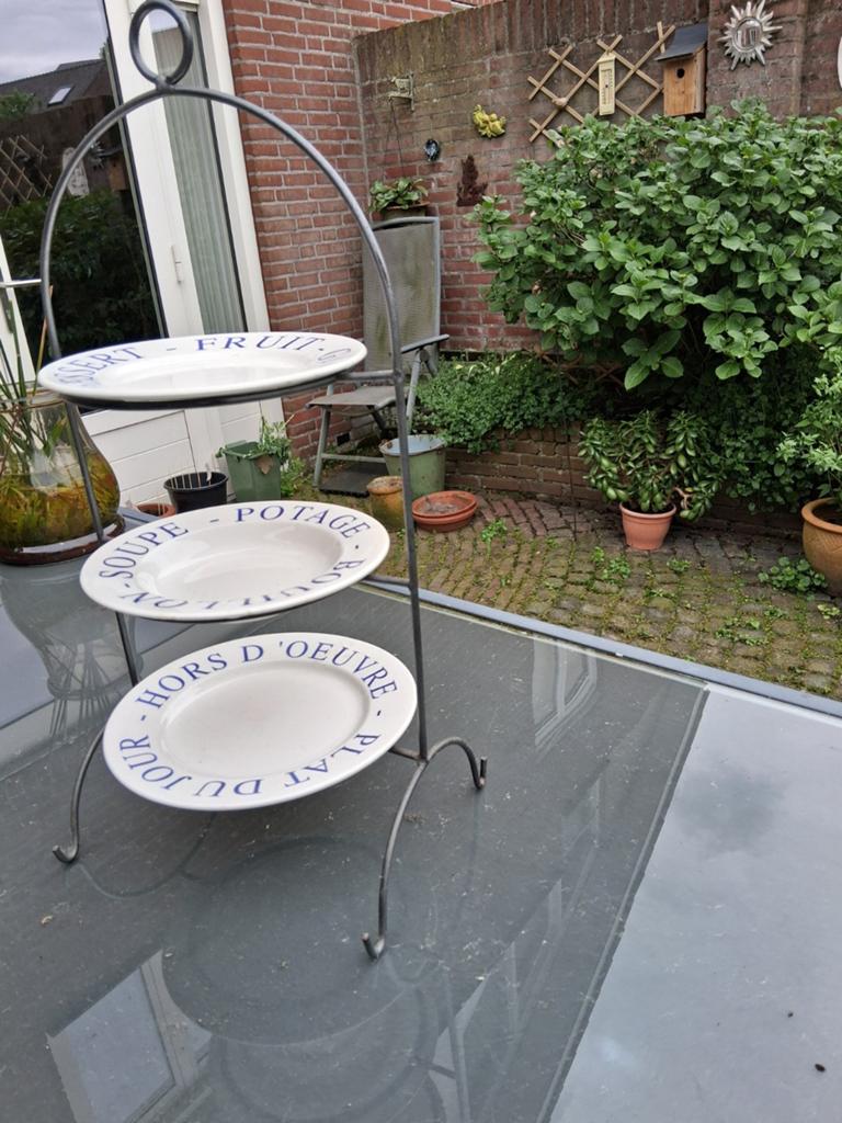 Etagère met drie plateau's, Huis en Inrichting, Woonaccessoires | Etagères, Ophalen of Verzenden, Zo goed als nieuw