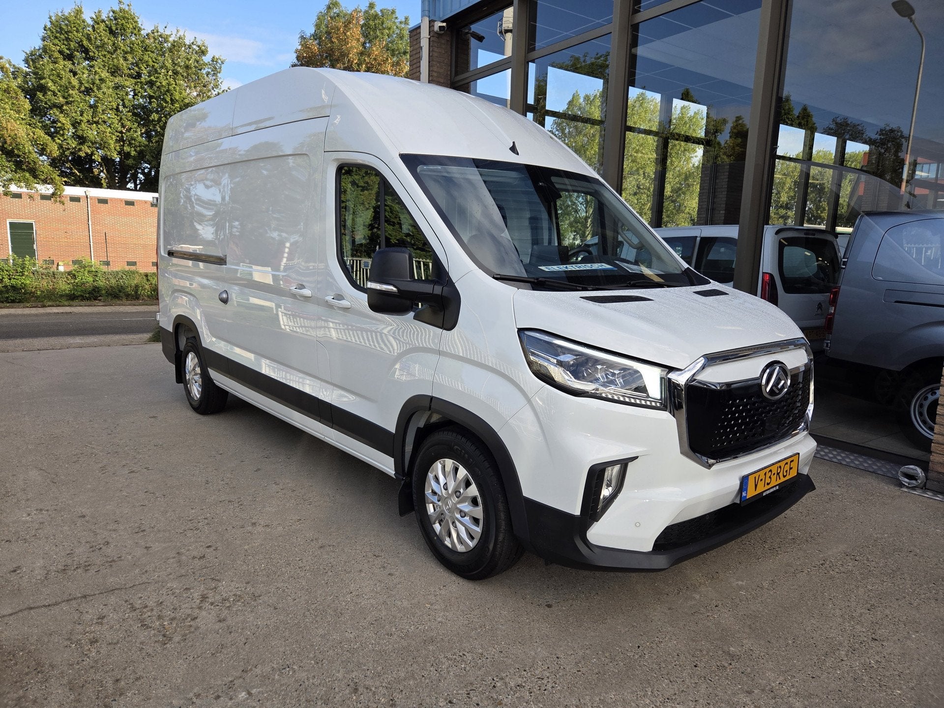 Maxus eDeliver 9 L3H3 72 kWh Airco Achteruitrijcamera PDC St, Auto's, Stof, Zwart, Maxus, Wit