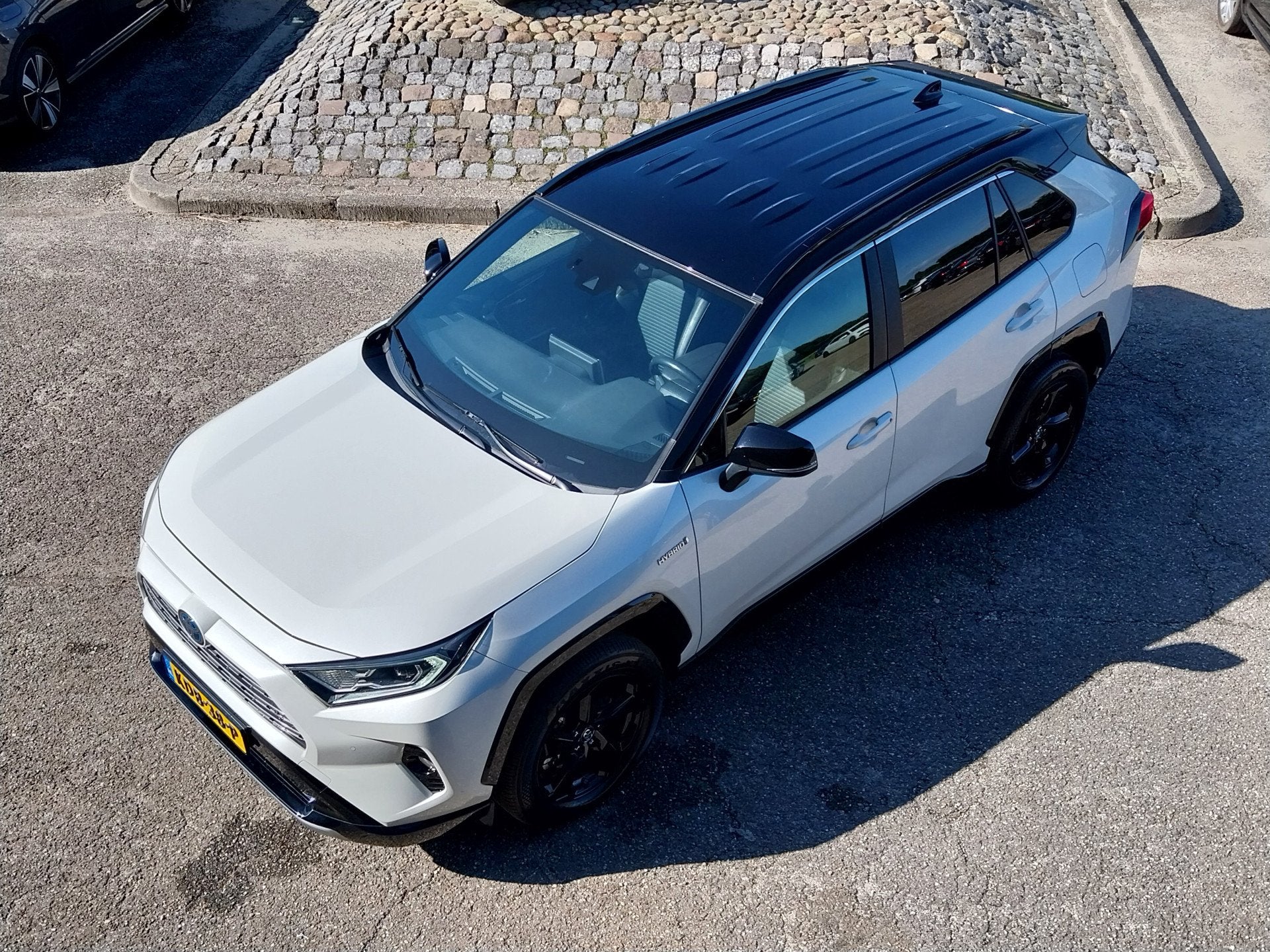 Toyota RAV4 2.5 Hybrid AWD Bi-Tone ADAPT CRUISE CAMERA HALF, Automaat, Dealer onderhouden, Gebruikt, Euro 6
