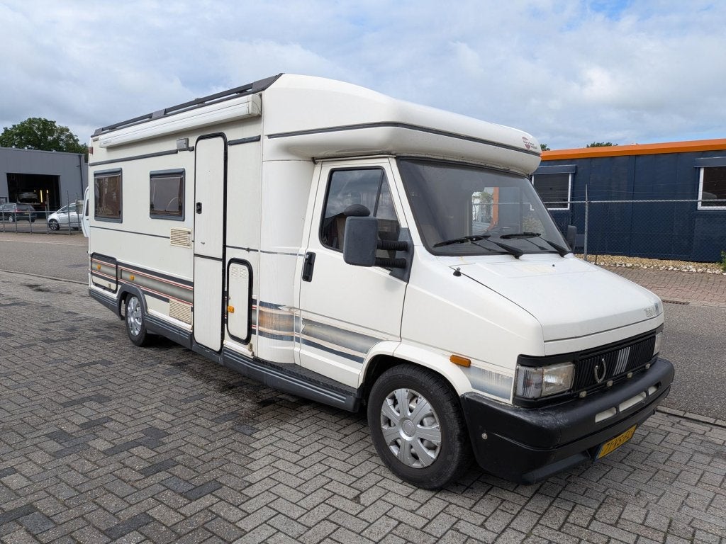 Bürstner T620/ Fiat Ducato 2.5TD met dwarsbed en middenzit, Ringverwarming, Fiat, Treinzit, Bedrijf