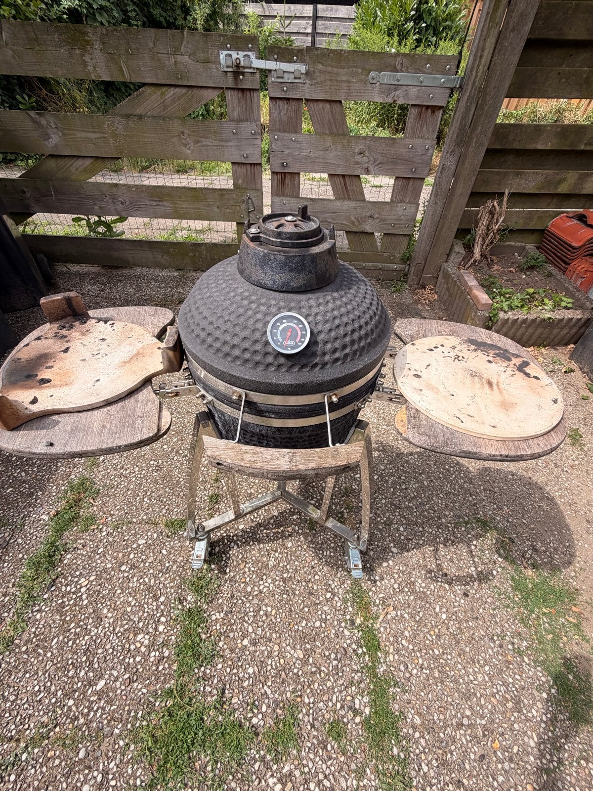 Gebruikte Kamado BBQ met zijtafels en onderstel, Ophalen, Gebruikt