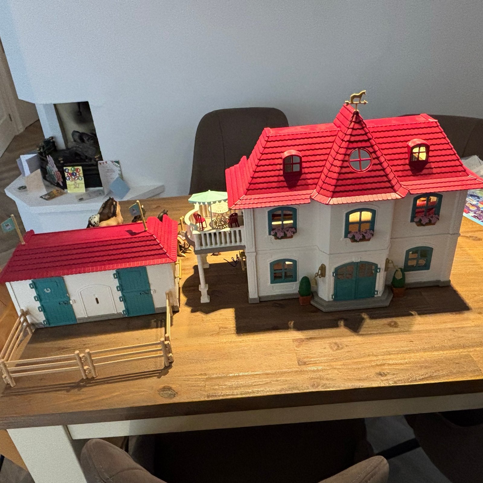 Schleich Landhuis met Stallen 42551 - Paardenwereld, Verzamelen, Ophalen of Verzenden, Zo goed als nieuw