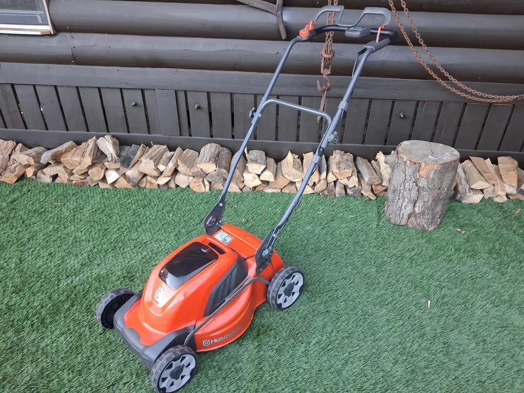 Husqvarna LC 141Li accu grasmaaier – 2017, Tuin en Terras, Ophalen, Cirkelmaaier, Gebruikt, Accu-grasmaaier