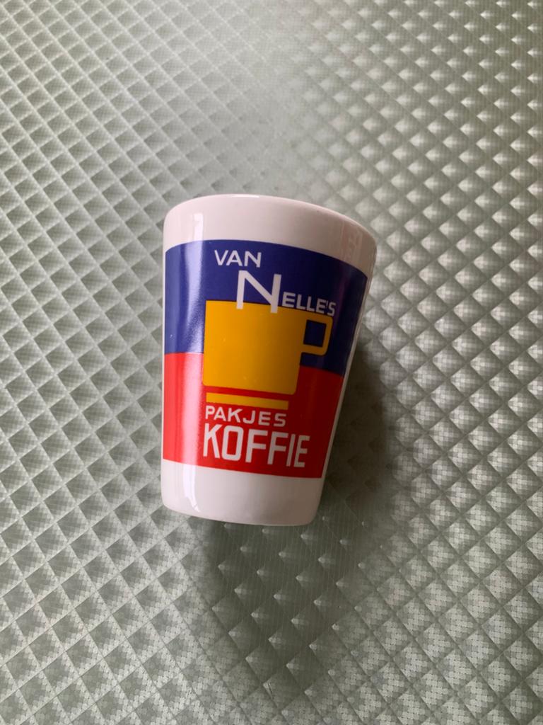 Van Nelle koffiebeker met geel afgebeeld kopje, Ophalen of Verzenden, Zo goed als nieuw, Overige stijlen, Kop(pen) en/of Schotel(s)