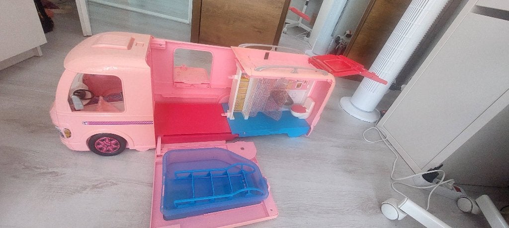 Barbie camper met zwembad, Ophalen of Verzenden, Zo goed als nieuw