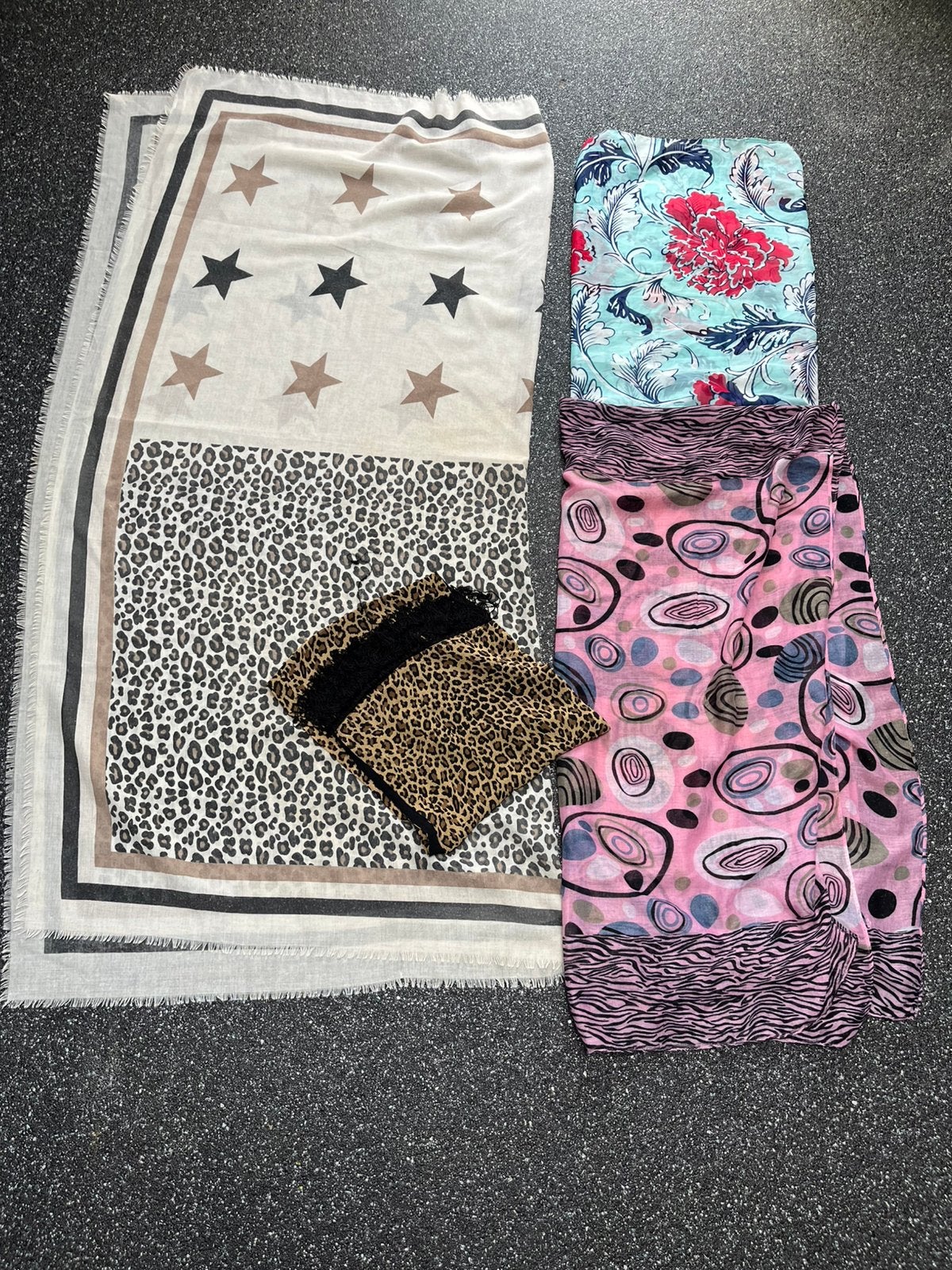 Diverse sjaals, Kleding | Dames, Mutsen, Sjaals en Handschoenen, Ophalen of Verzenden, Zo goed als nieuw, Maat 46/48 (XL) of groter