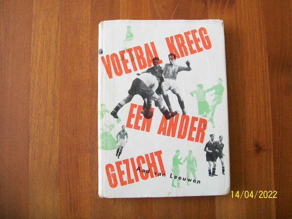 Voetbal kreeg een ander gezicht - Aad van Leeuwen ( 1947), Verzenden, Gebruikt, Boek of Tijdschrift