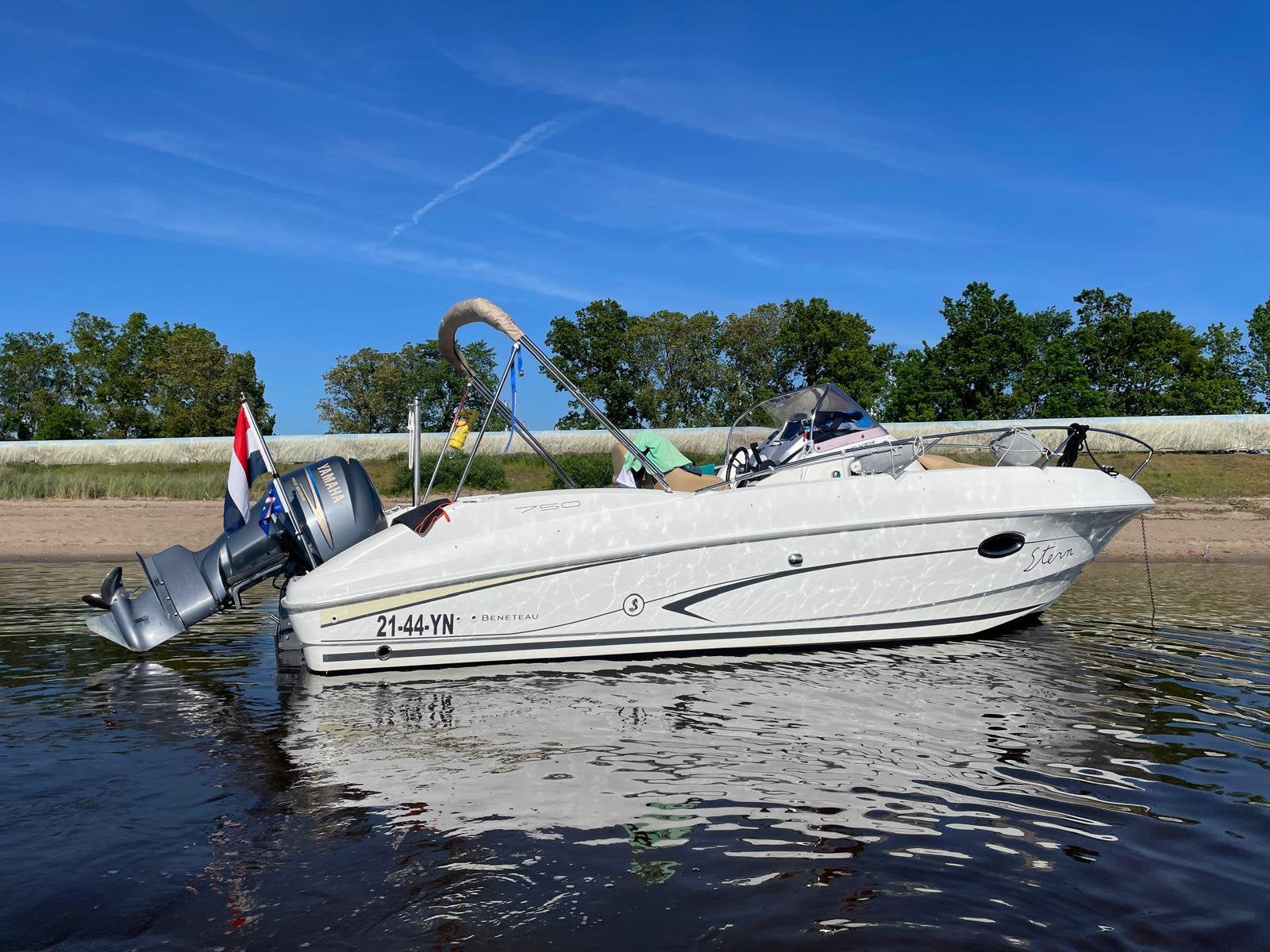 Zeer mooie Beneteau Flyer 750 Sundeck + 225 pk 4 takt, Viertaktmotor, 225 pk, Zo goed als nieuw, Ophalen