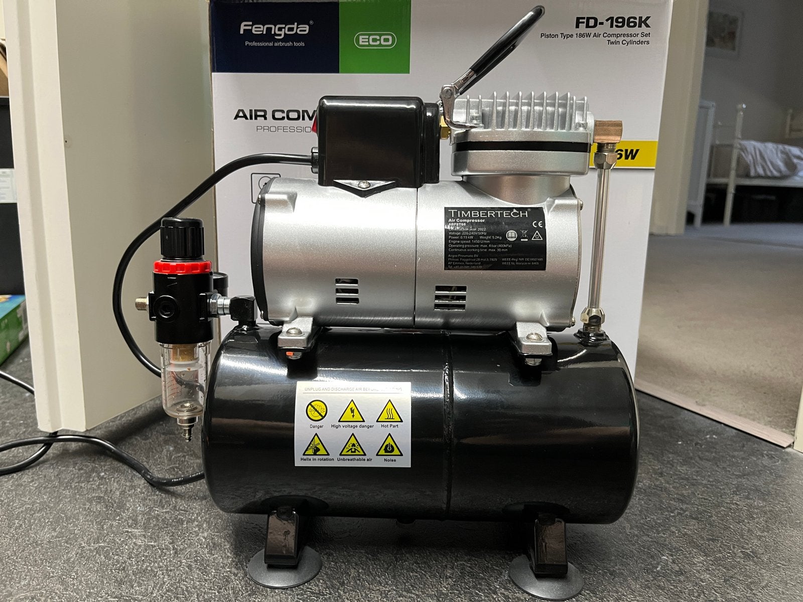 Timbertech Aircompressor FD-186K, Doe-het-zelf en Verbouw, Compressors, 25 tot 100 liter, Ophalen, Zo goed als nieuw, Minder dan 200 liter/min
