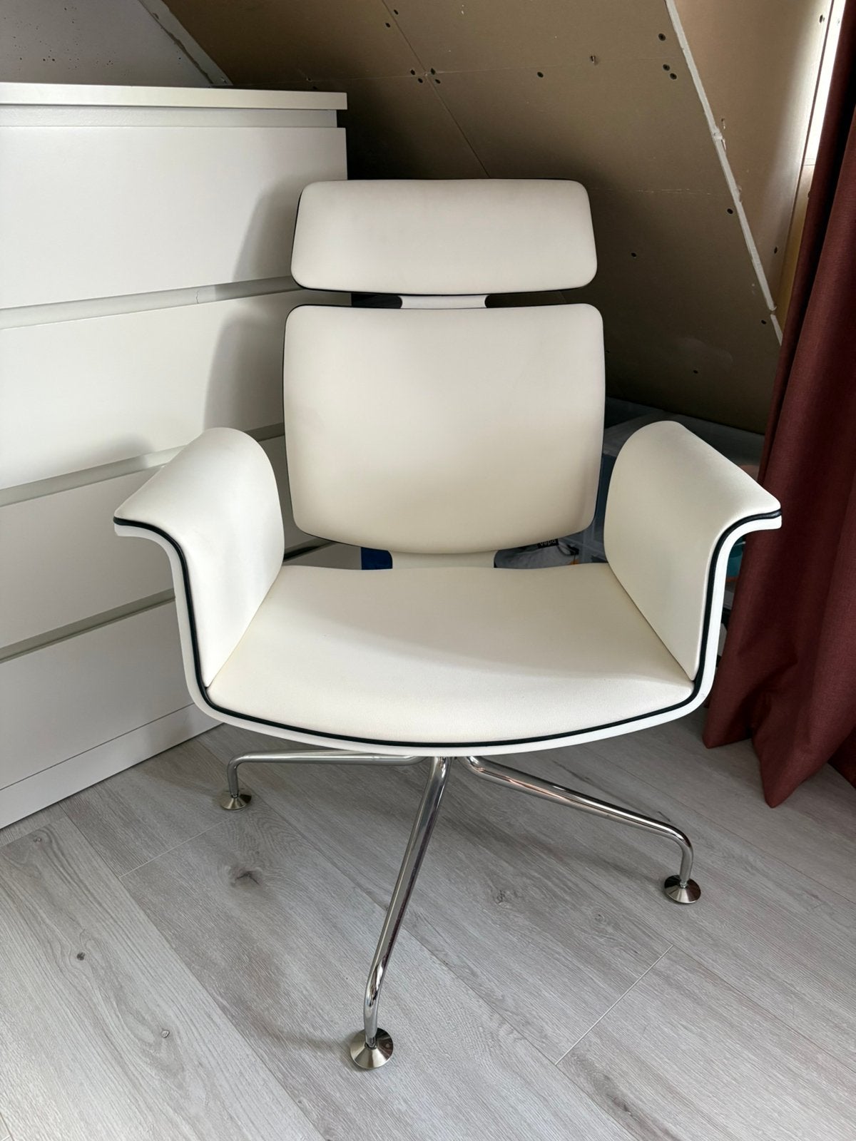 Mooie en luxe stoel wit leer Vepa Fado, Ophalen, Zo goed als nieuw, Leer, 50 tot 75 cm