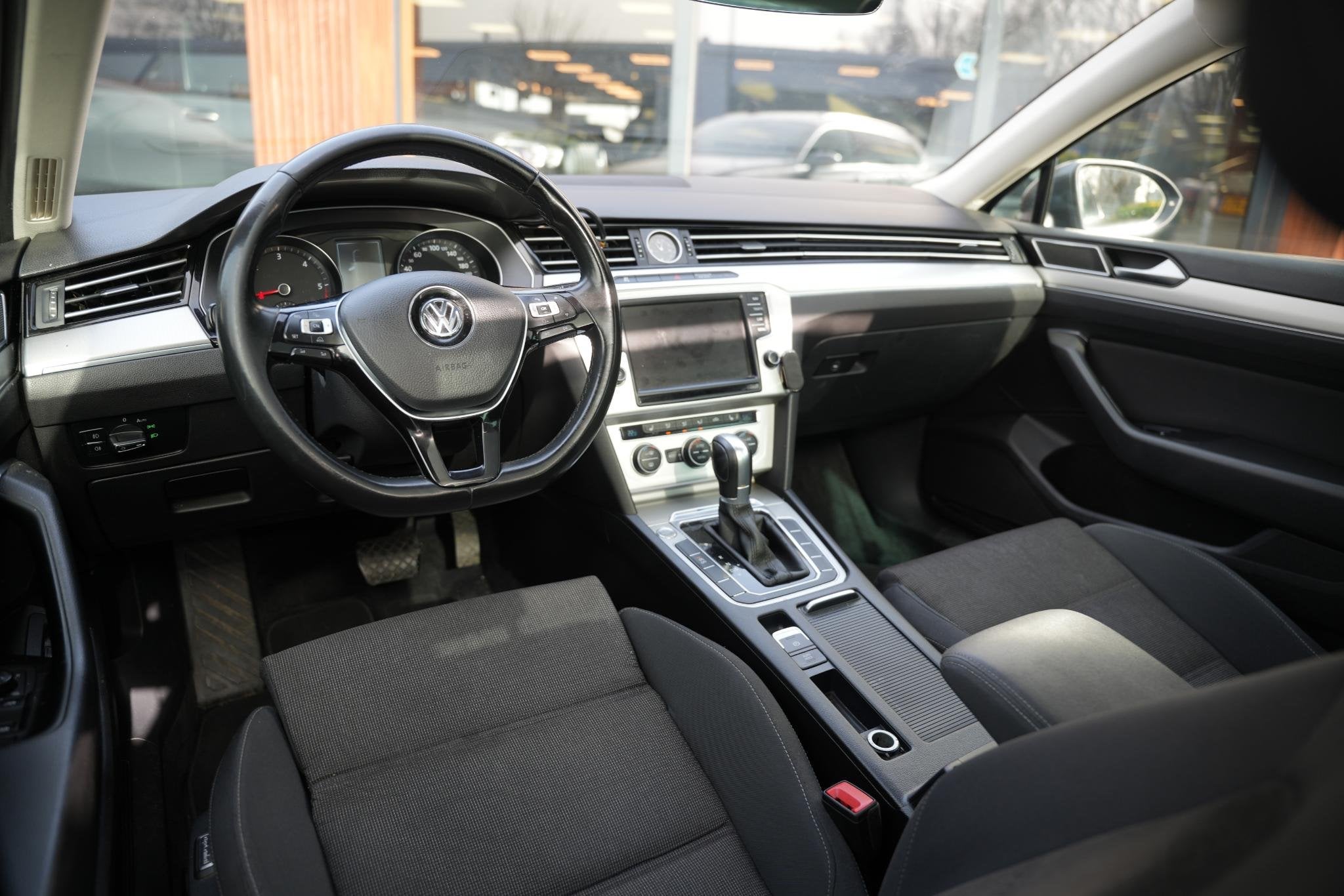 Foto 2 van Volkswagen Passat Variant 1.6 TDI Connected Series Navi Came