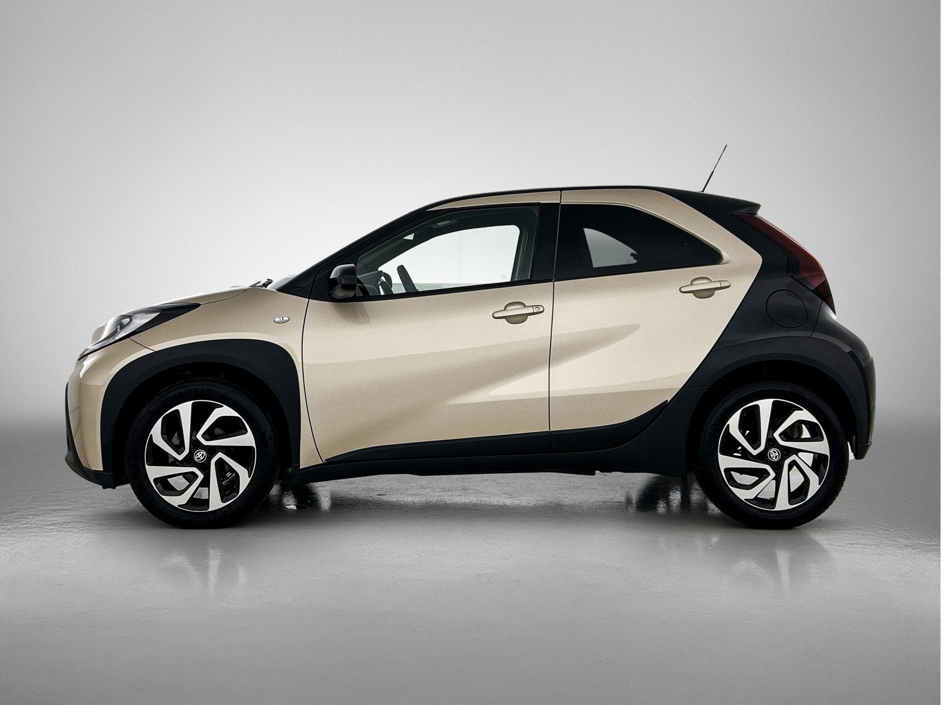 Toyota Aygo X 1.0 VVT-i MT Pulse Limited | dealeronderhouden, Stof, Gebruikt, Overige kleuren, 4 stoelen