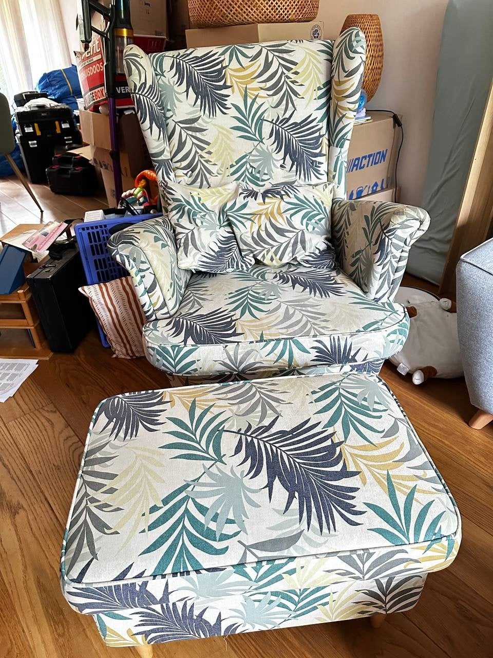 IKEA STRANDMON oorfauteuil met voetenbank - Tropische print, Ophalen, Hout, 75 tot 100 cm, Zo goed als nieuw