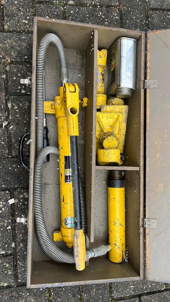 Hydraulische pers, Ophalen, Zo goed als nieuw