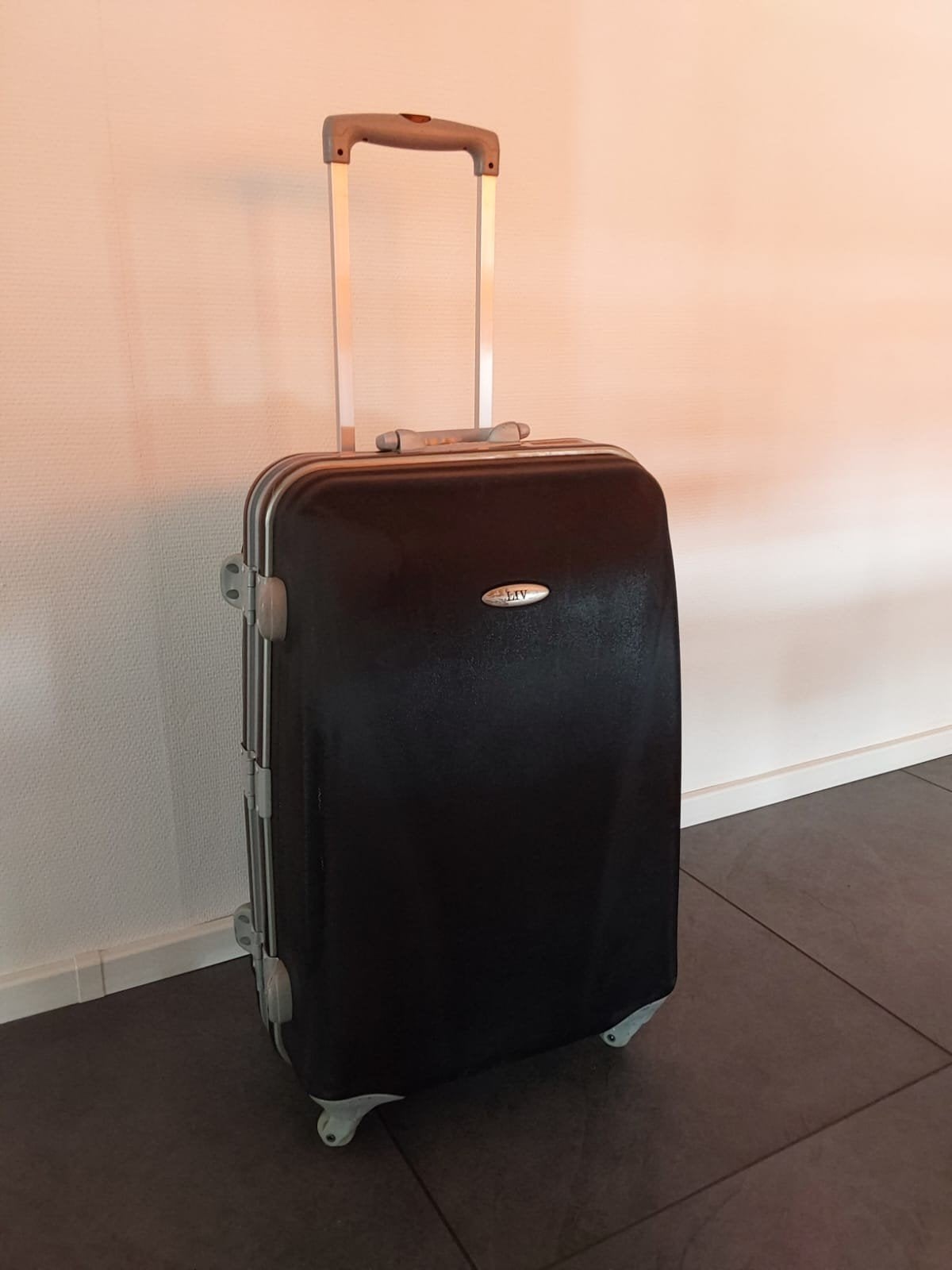 Zwarte LIV koffer met 4 wieltjes en slot, Sieraden, Tassen en Uiterlijk, Koffers, Gebruikt, Hard kunststof, 35 tot 45 cm, Wieltjes