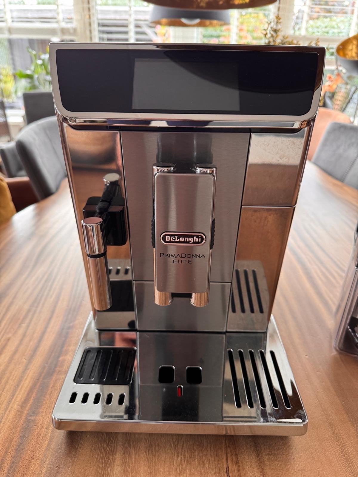 Foto 6 van DeLonghi PrimaDonna Elite volautomatische koffiemachine