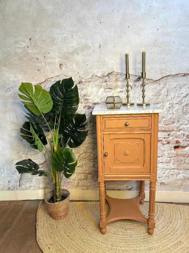 Kastje met marmeren blad, Huis en Inrichting, Slaapkamer | Nachtkastjes, Gebruikt, 70 cm of meer, Minder dan 45 cm, Hout, Ophalen of Verzenden