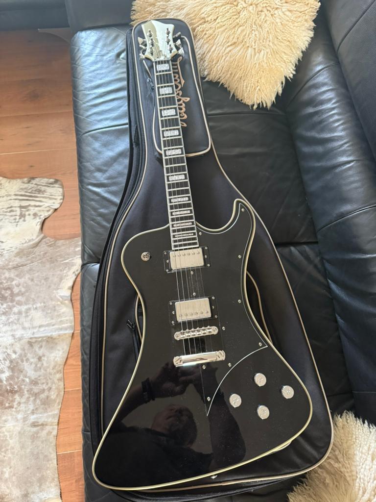 Hagstrom Fantomen crack in de hals  nieuwstaat €390 is sale, Muziek en Instrumenten, Ophalen of Verzenden, Zo goed als nieuw, Solid body