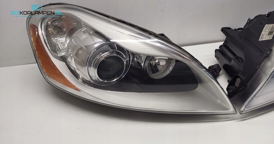 Volvo XC60 Bi Xenon koplamp links rechts, Gebruikt, -, -, Ophalen of Verzenden