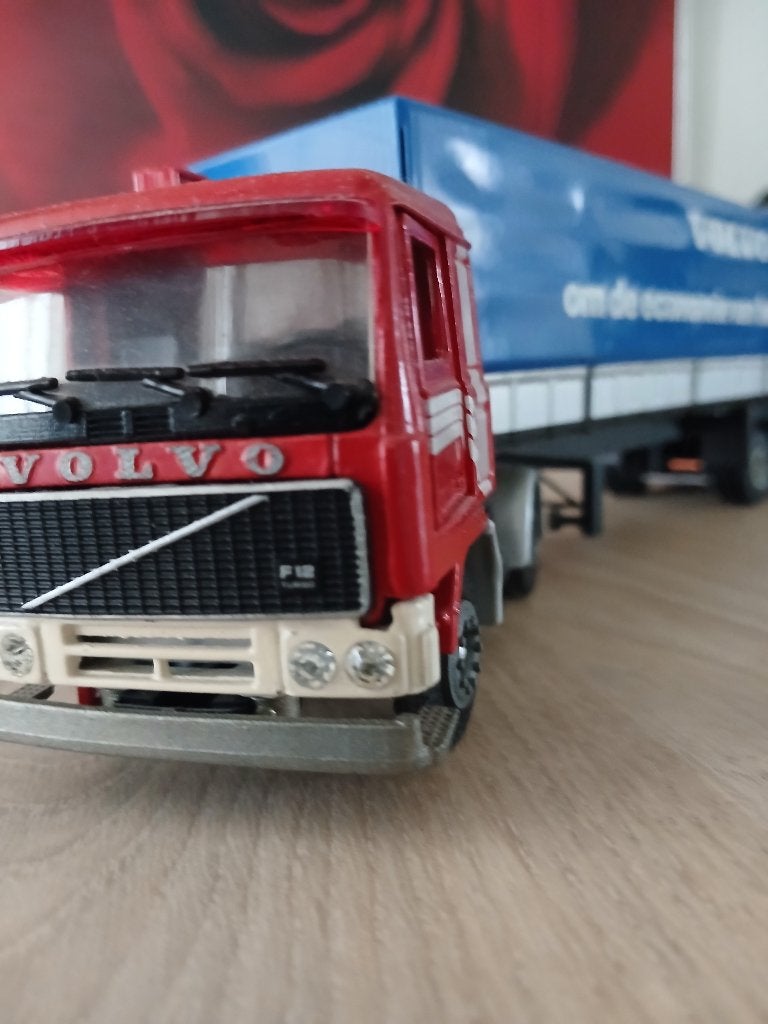 tekno volvo, Hobby en Vrije tijd, Modelauto's | 1:50, Ophalen of Verzenden, Zo goed als nieuw, Bus of Vrachtwagen, Tekno