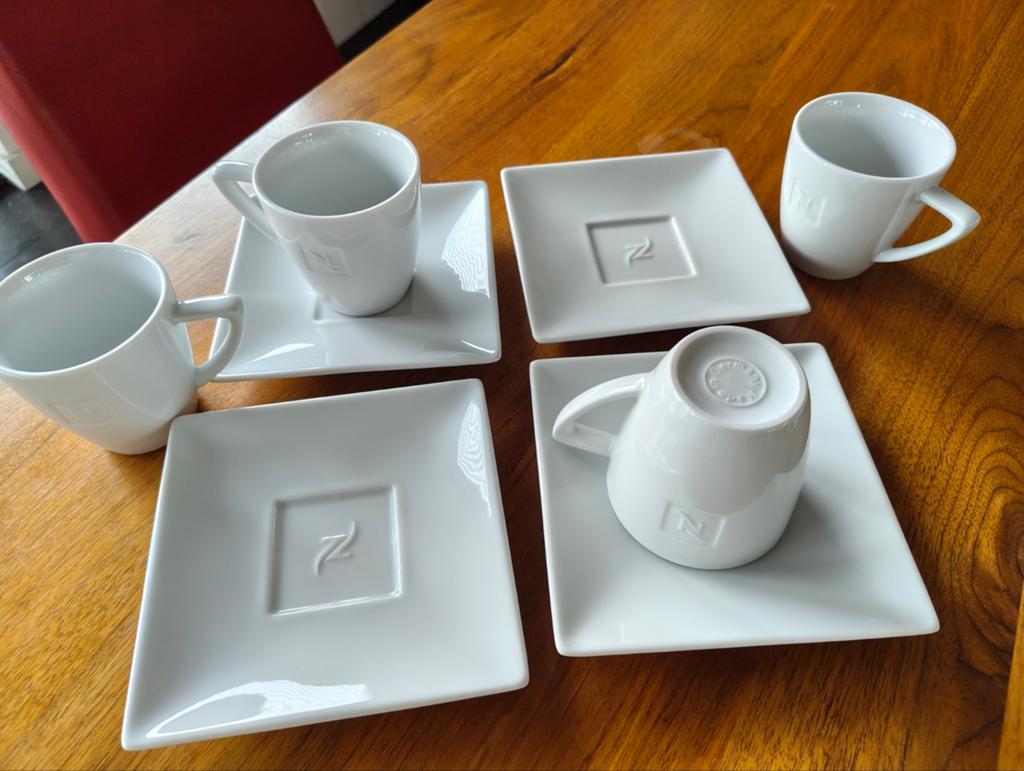 Nespresso Lungo Kopjes met Schotels - Set van 4, Ophalen of Verzenden