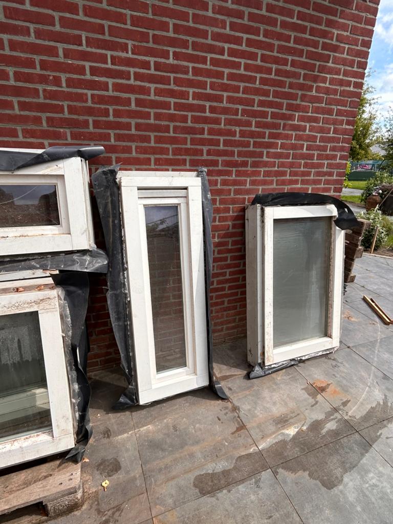 Kozijnen met glas, Doe-het-zelf en Verbouw, Kozijnen en Schuifpuien, Raamkozijn, Zo goed als nieuw, Inclusief glas, Hout