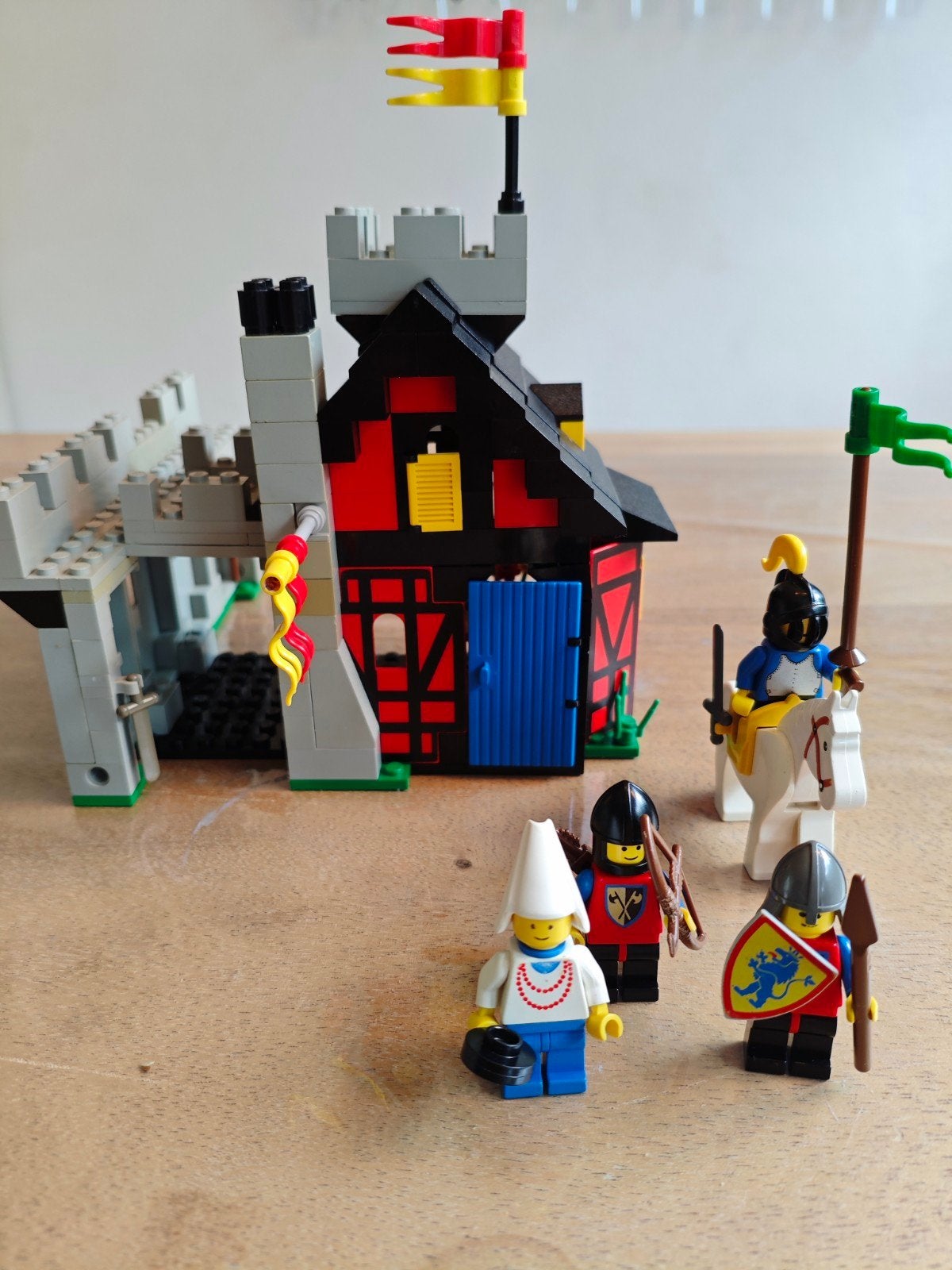 Lego 6067 Guarded Inn * zie omschrijving, Kinderen en Baby's, Speelgoed | Duplo en Lego, Gebruikt, Lego, Ophalen of Verzenden