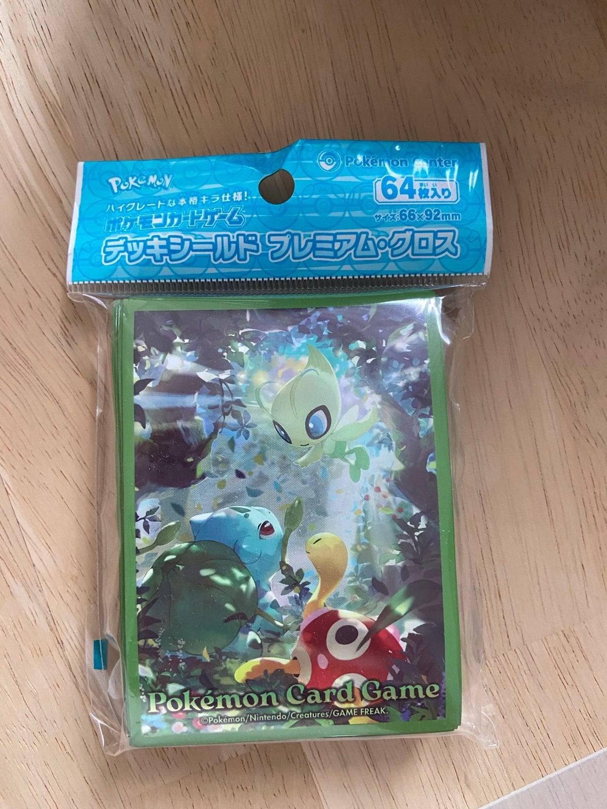 64 Pokémon Center Japan Sleeves - Celebi & Friends, Ophalen of Verzenden, Nieuw, Sleeves of Kaarthoesjes