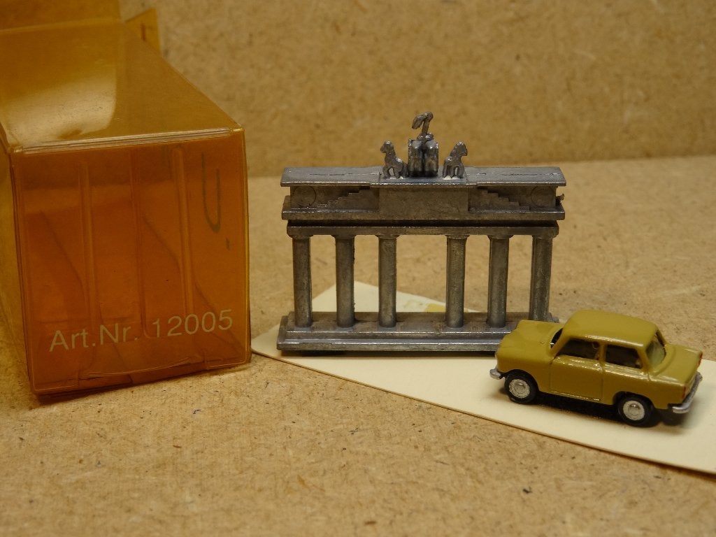 IMU 1/160, TRABANT 601, Brandenburger Tor BERLIJN Zie Foto`s, Ophalen of Verzenden, Zo goed als nieuw, Auto