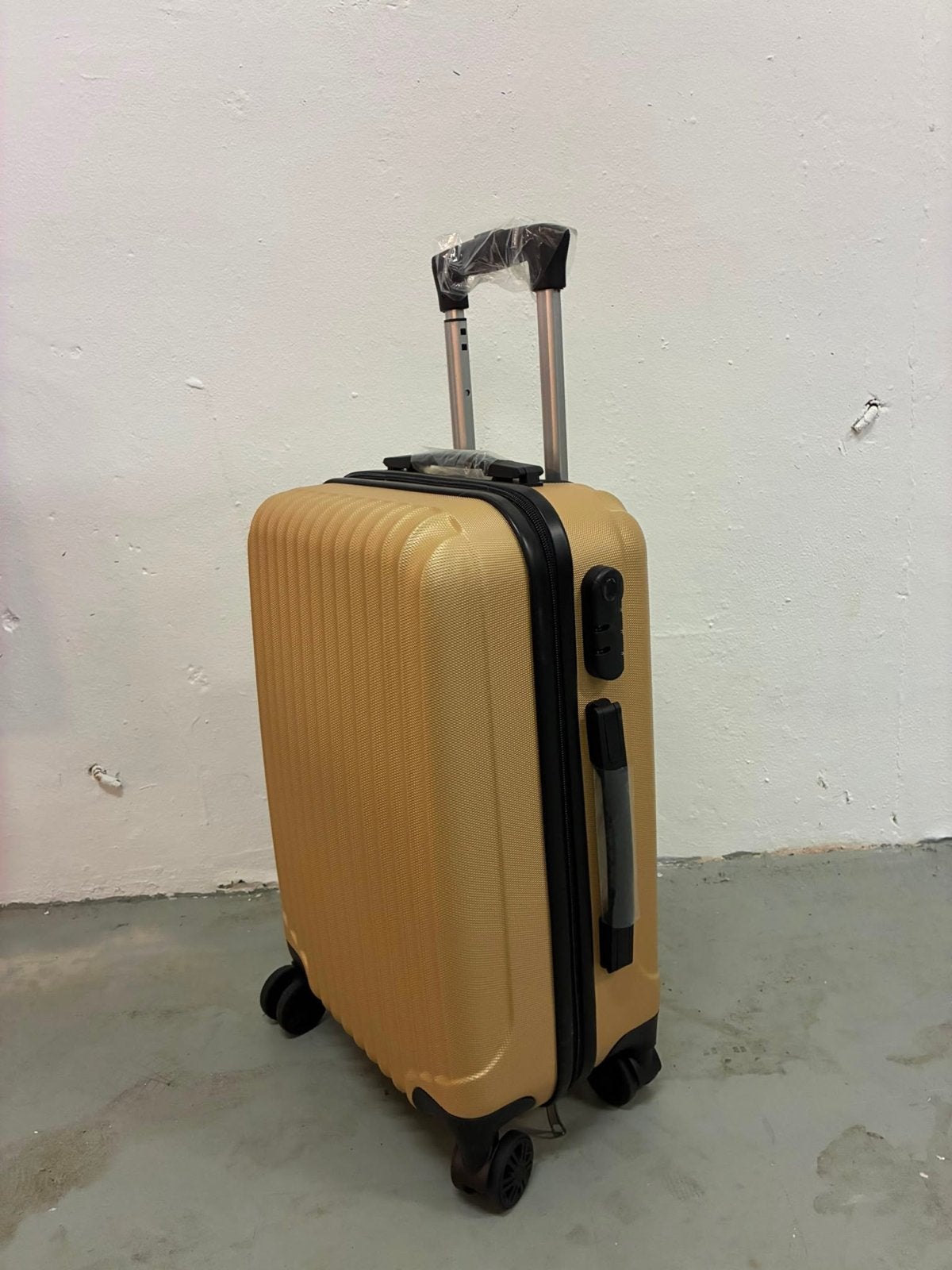 Gouden handbagage koffer met slot en wieltjes, Ophalen, 50 tot 60 cm, Hard kunststof, 35 tot 45 cm
