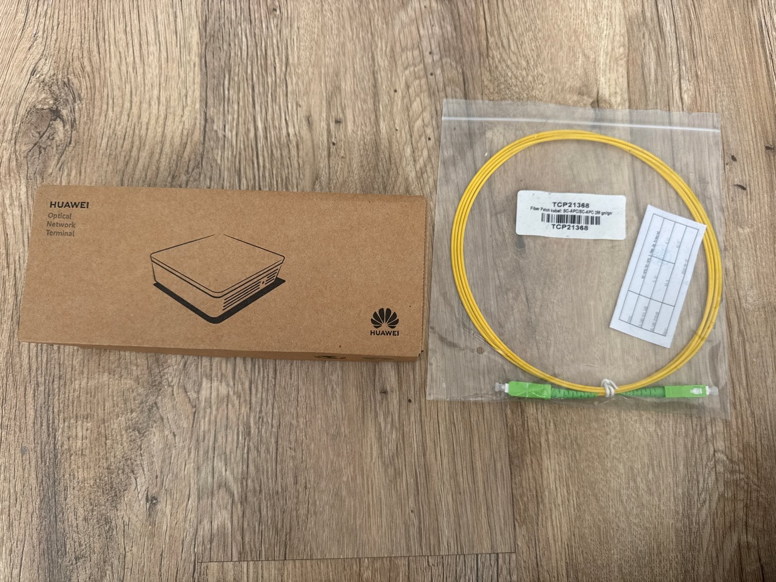 Nieuwe Huawei Optische Netwerk Terminal met glasvezelkabel, Computers en Software, Ophalen of Verzenden, Nieuw, Router met modem