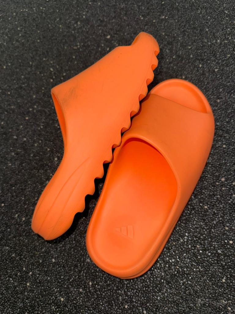 Yeezy Slides oranje 44, Ophalen of Verzenden, Oranje, Sneakers of Gympen