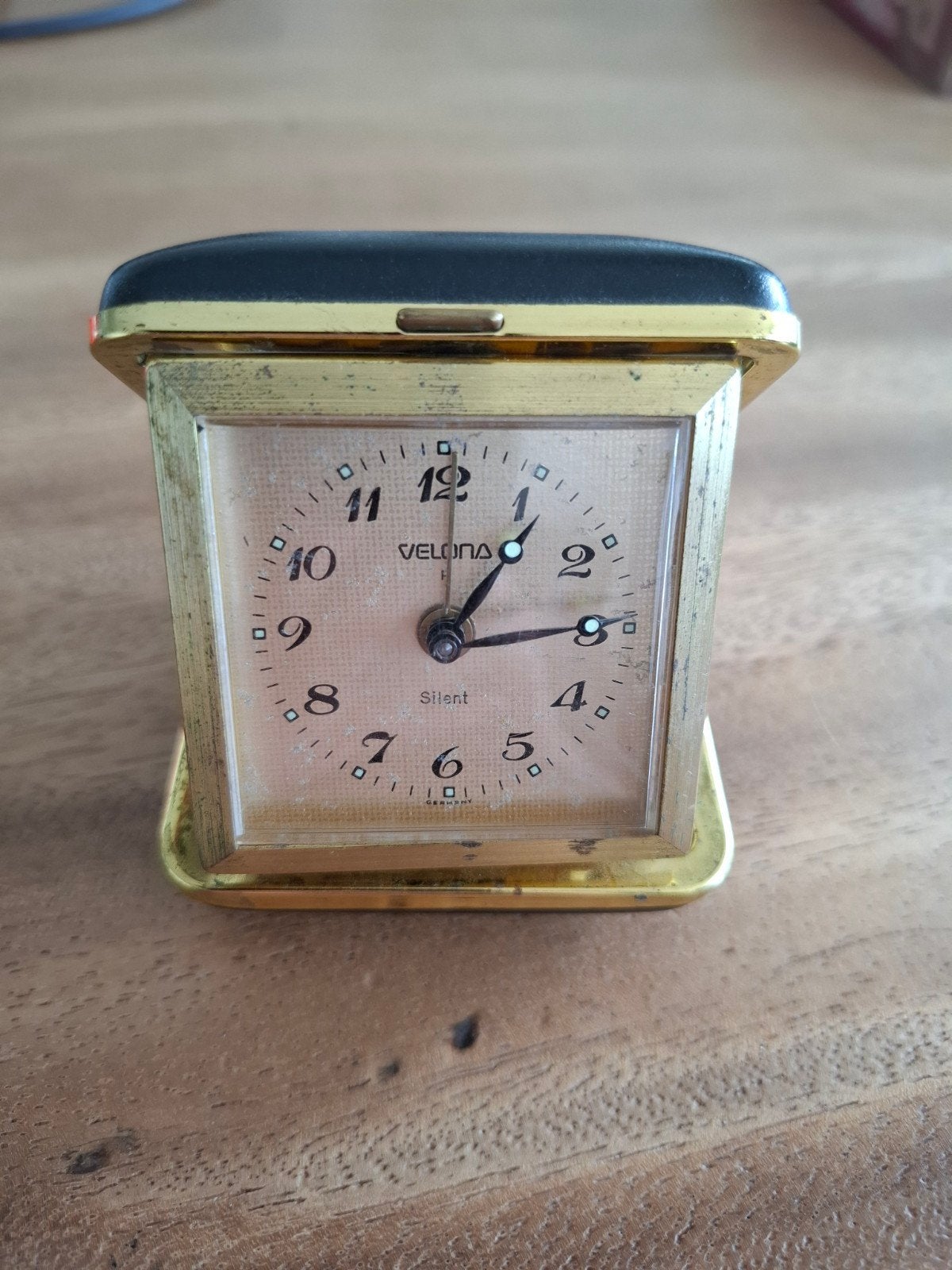 Vintage Velona Silent reiswekker, loopt.
Sluit niet helemaal, Ophalen of Verzenden, Huis en Inrichting