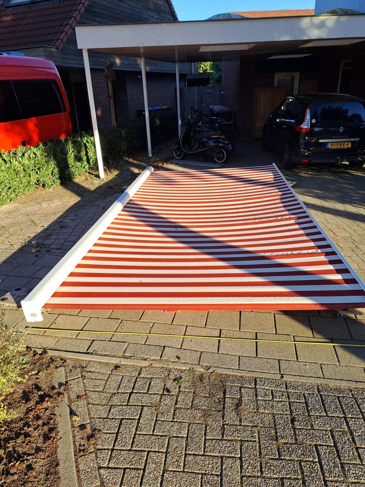 Elektrisch zonnescherm 5.90m breed met afstandsbediening, Ophalen, Gebruikt, 450 cm of meer, Elektrisch