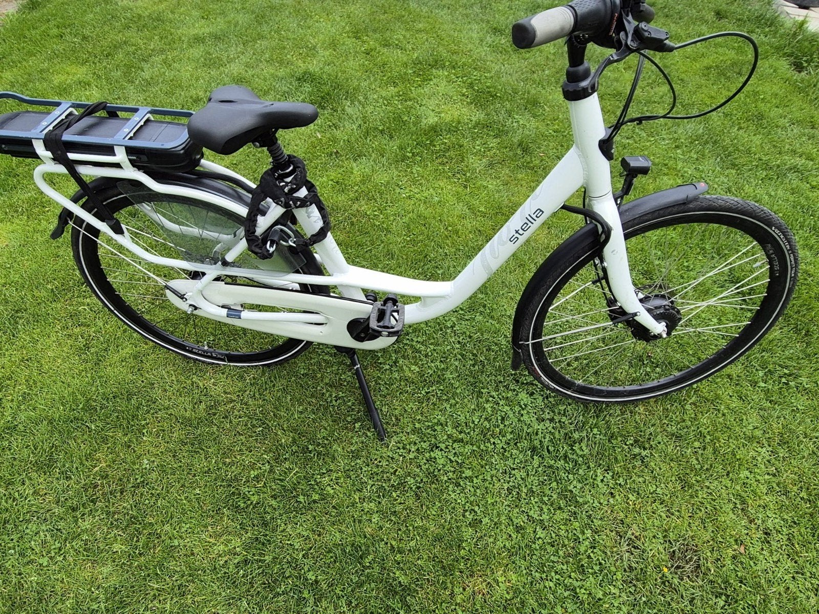 Stella Fiore E-bike moederfiets mamafiets, Zo goed als nieuw, 47 tot 51 cm, 50 km per accu of meer, Ophalen
