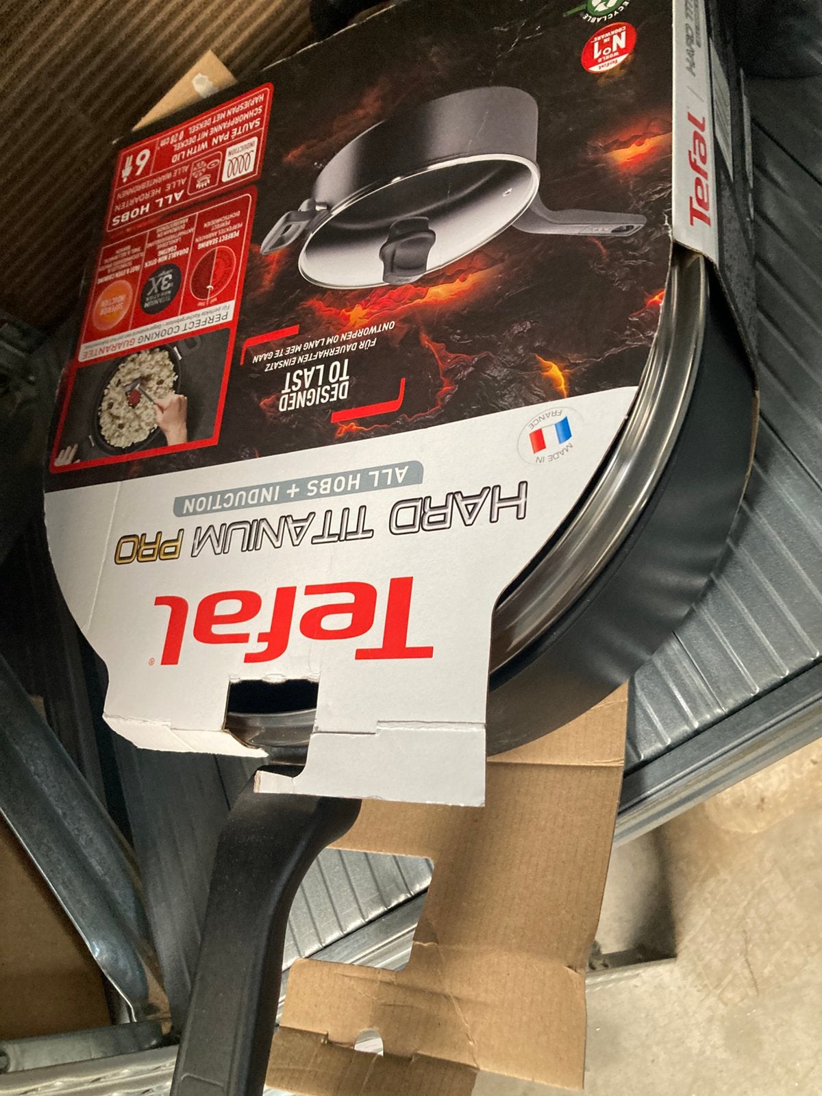 Tefal hard titanium 28 cm doorsnee, Ophalen of Verzenden, Overige materialen