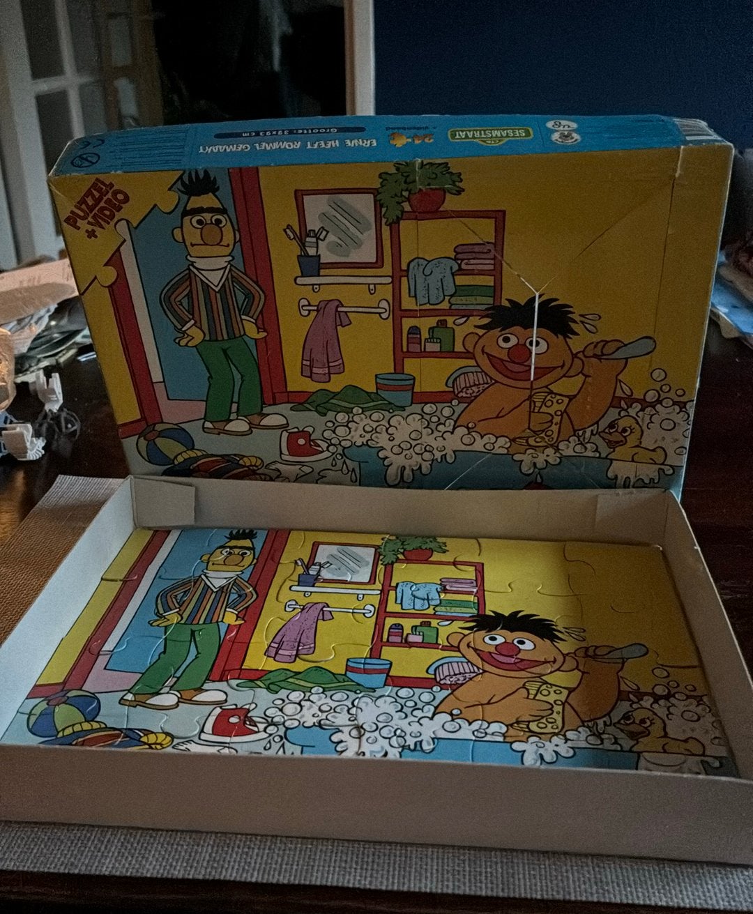 Sesamstraat vintage puzzel 24 Bert en Ernie in de badkamer, Ophalen of Verzenden, 10 tot 50 stukjes, Gebruikt, 2 tot 4 jaar