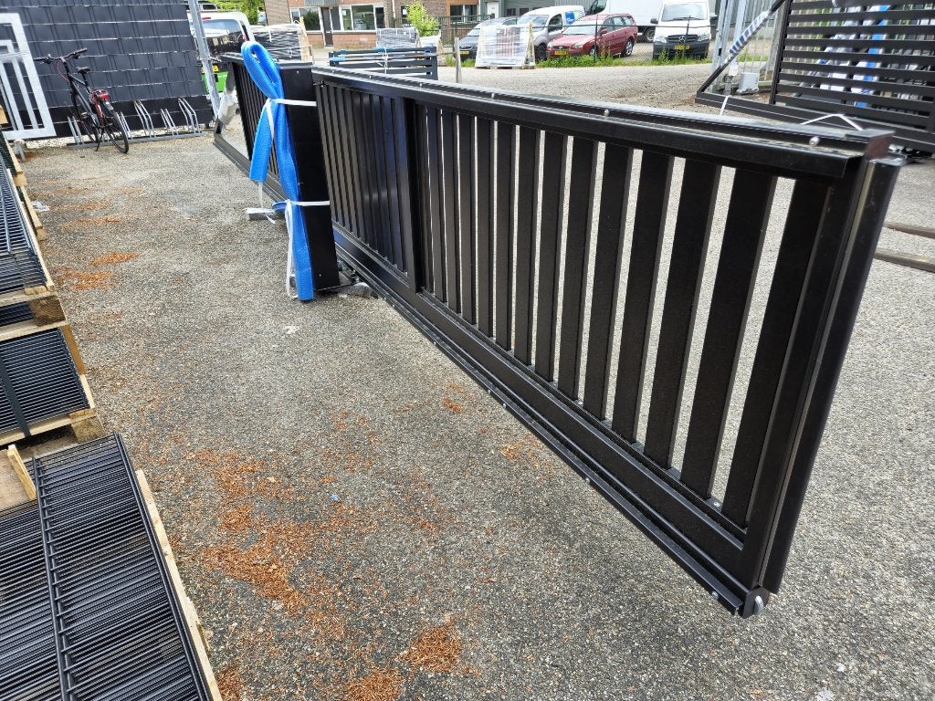 Terreinopruiming Schuifpoort 400cm x 100cm Lamellen zwart, Tuin en Terras, Ophalen of Verzenden, Nieuw, IJzer, Sierhekwerk