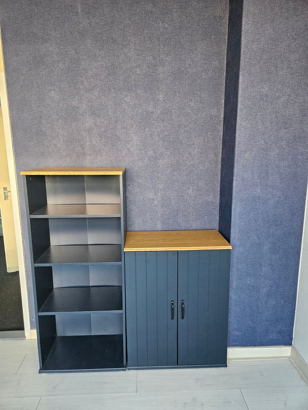 Boekenkast en Opbergkast - Zo goed als nieuw, Ophalen, Met deur(en), 100 tot 150 cm, Zo goed als nieuw