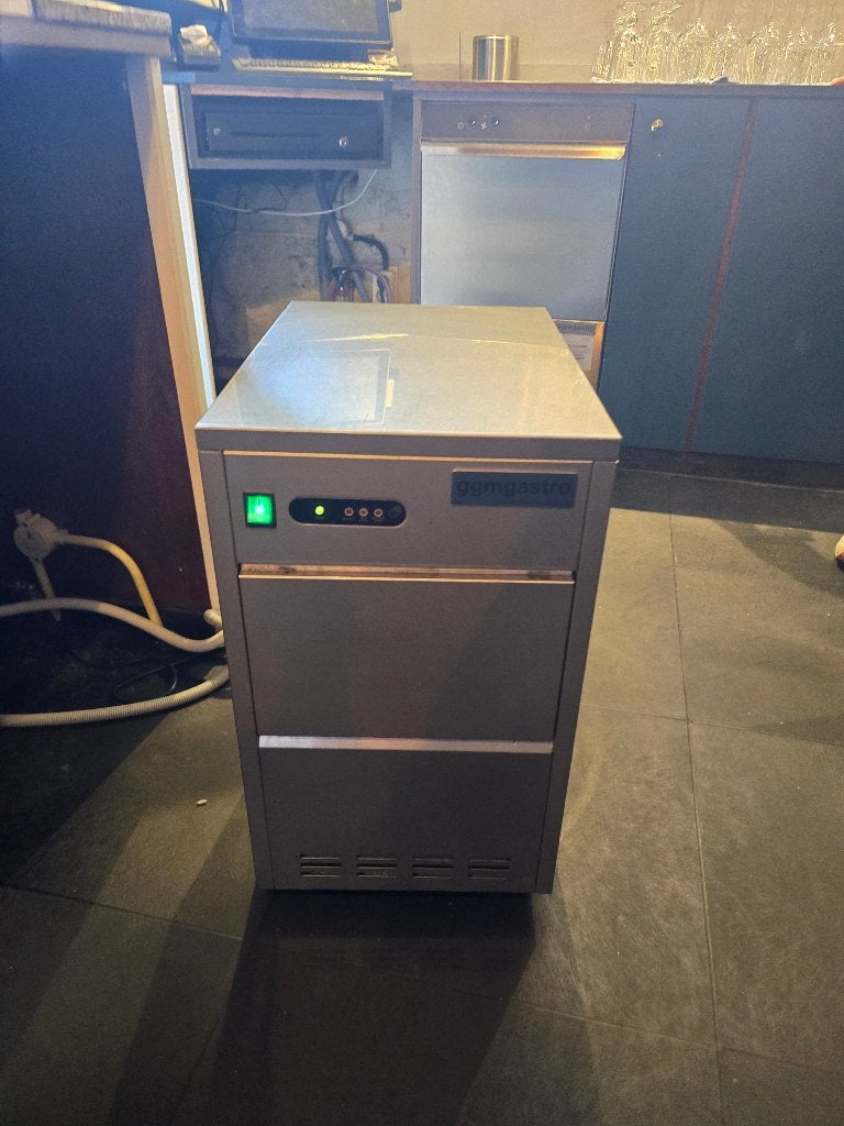 GGM Gastro Ijsblokjesmachine 28kg/24h (Slechts 1 jaar oud!), Ophalen, Zo goed als nieuw, Zelfvriezend