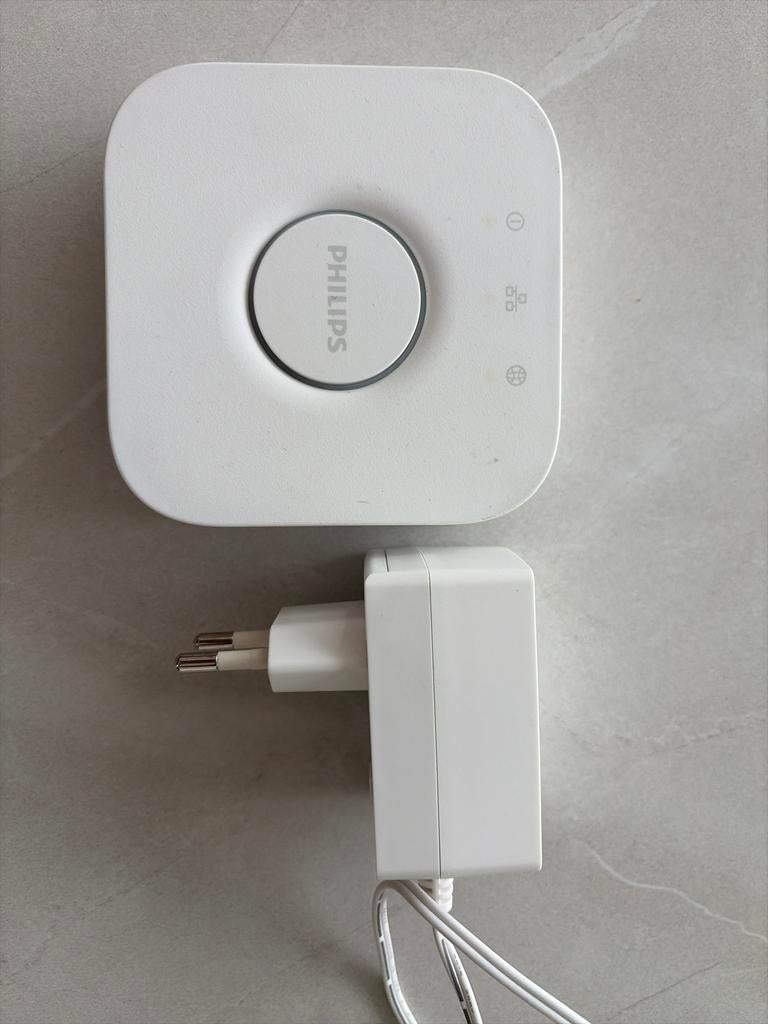 Philips Hue Bridge V2 met adapter, Ophalen of Verzenden, Zo goed als nieuw