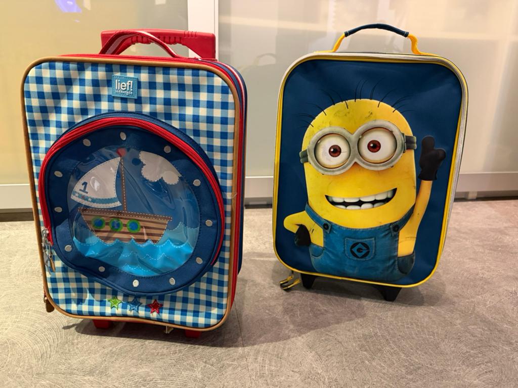 Kinderkoffers: Lief! en Minions (ook los te koop), Gebruikt, Blauw, Minder dan 40 cm, Uitschuifbare handgreep