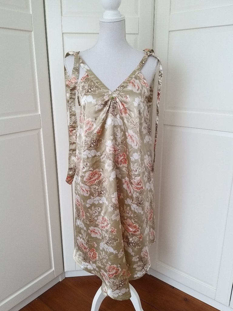 Isla Ibiza linde groene floral bloemen mouwloze jurk, maat M, Maat 38/40 (M), Ophalen of Verzenden, Isla Ibiza, Gedragen